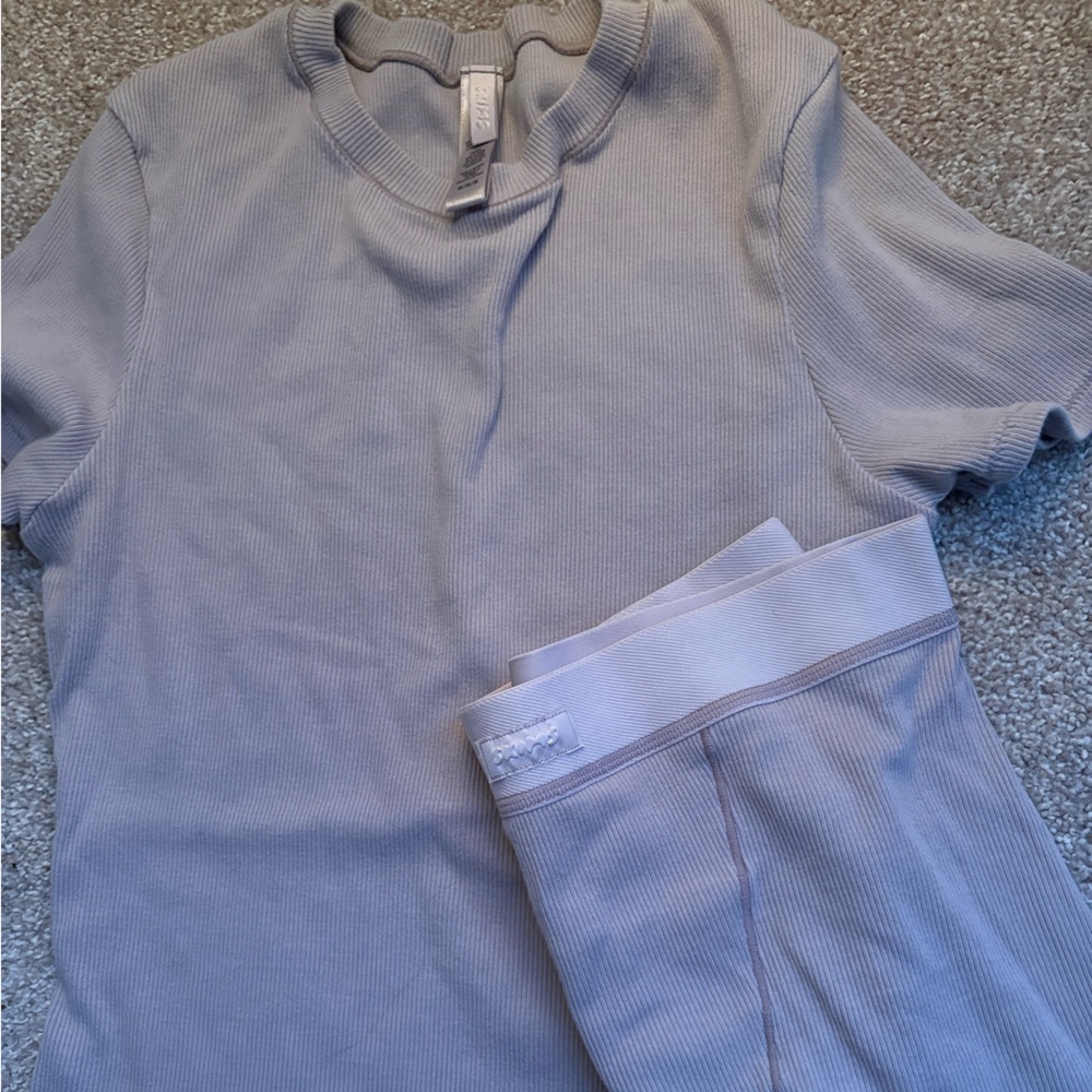 Skims dusty purple set